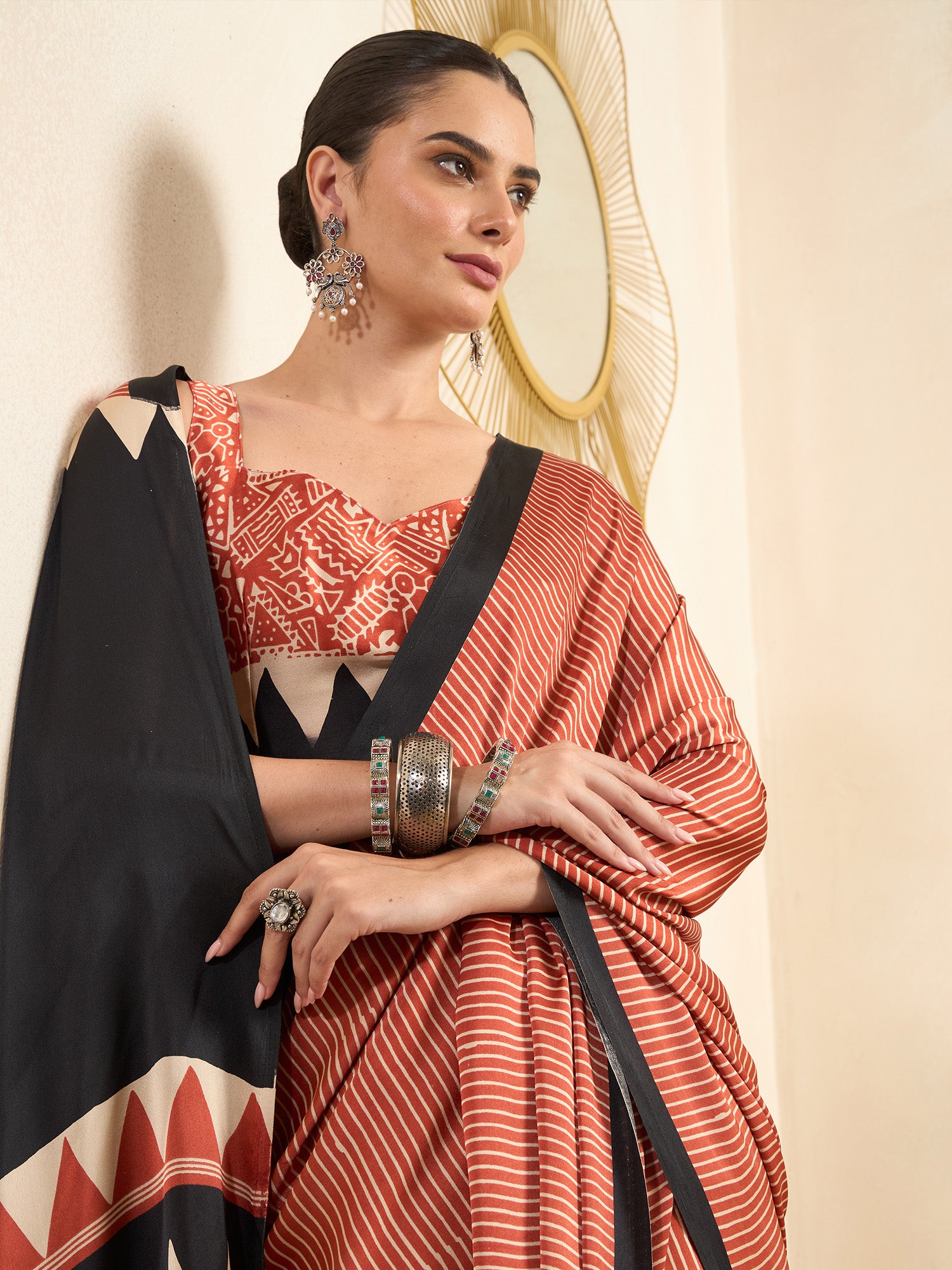 Maroon Pure Crepe saree – detail view 3