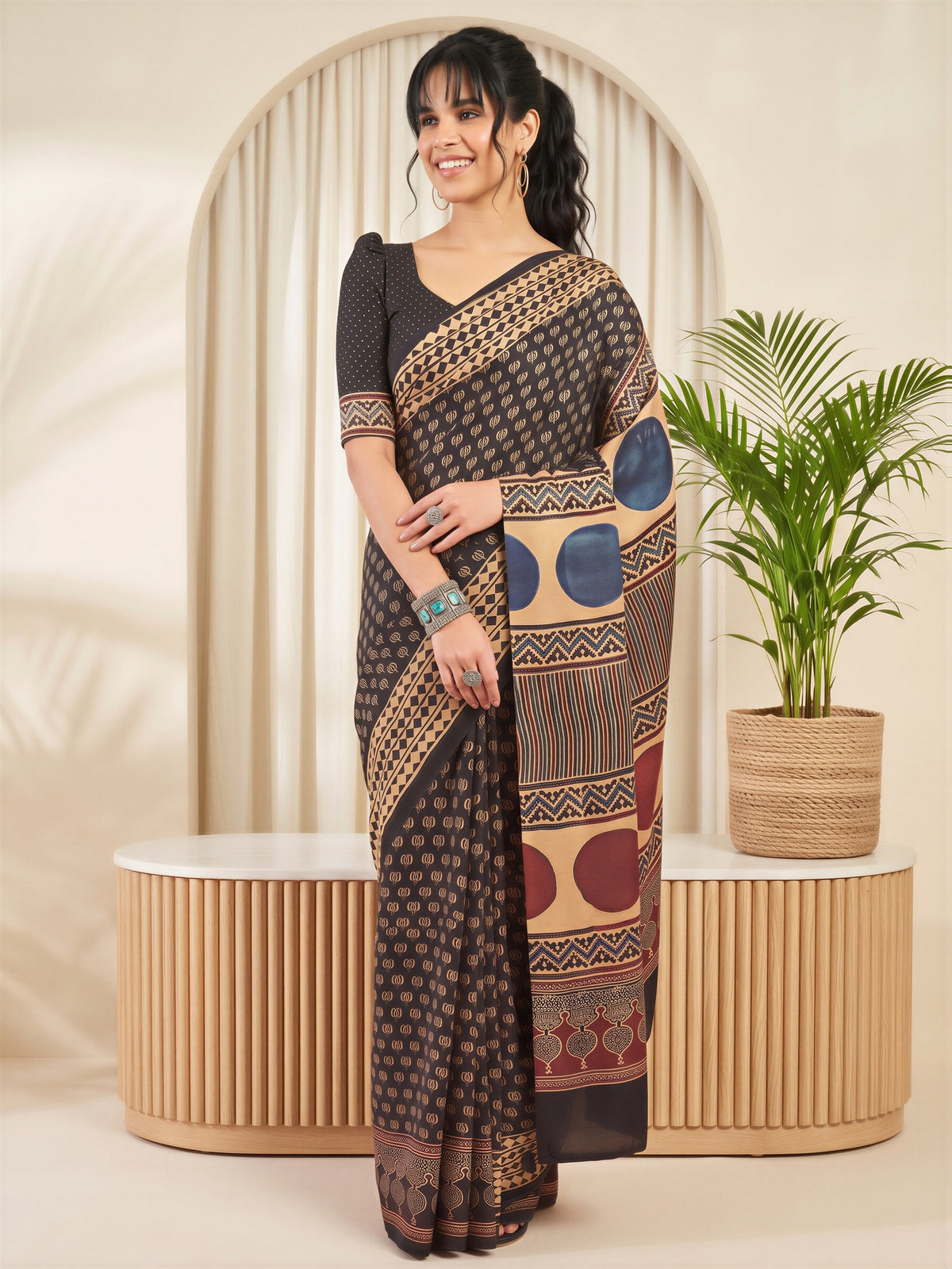Black Silk Blend saree – detail view 3