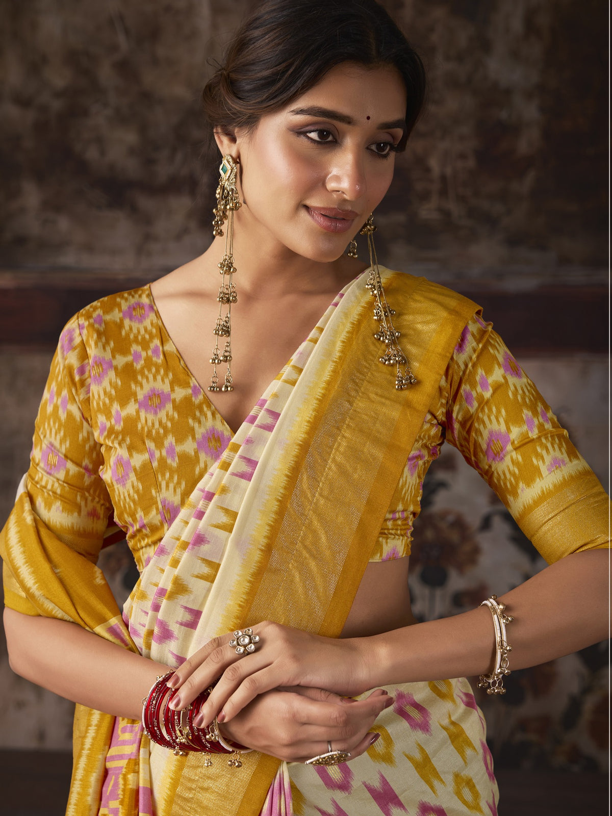 Off White silk blend saree view 3