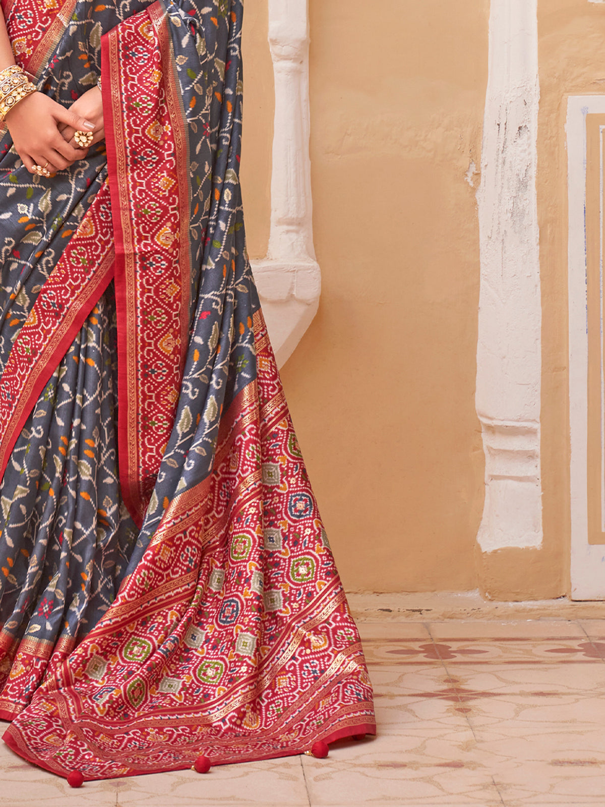 Grey Silk Blend saree – detail view 4