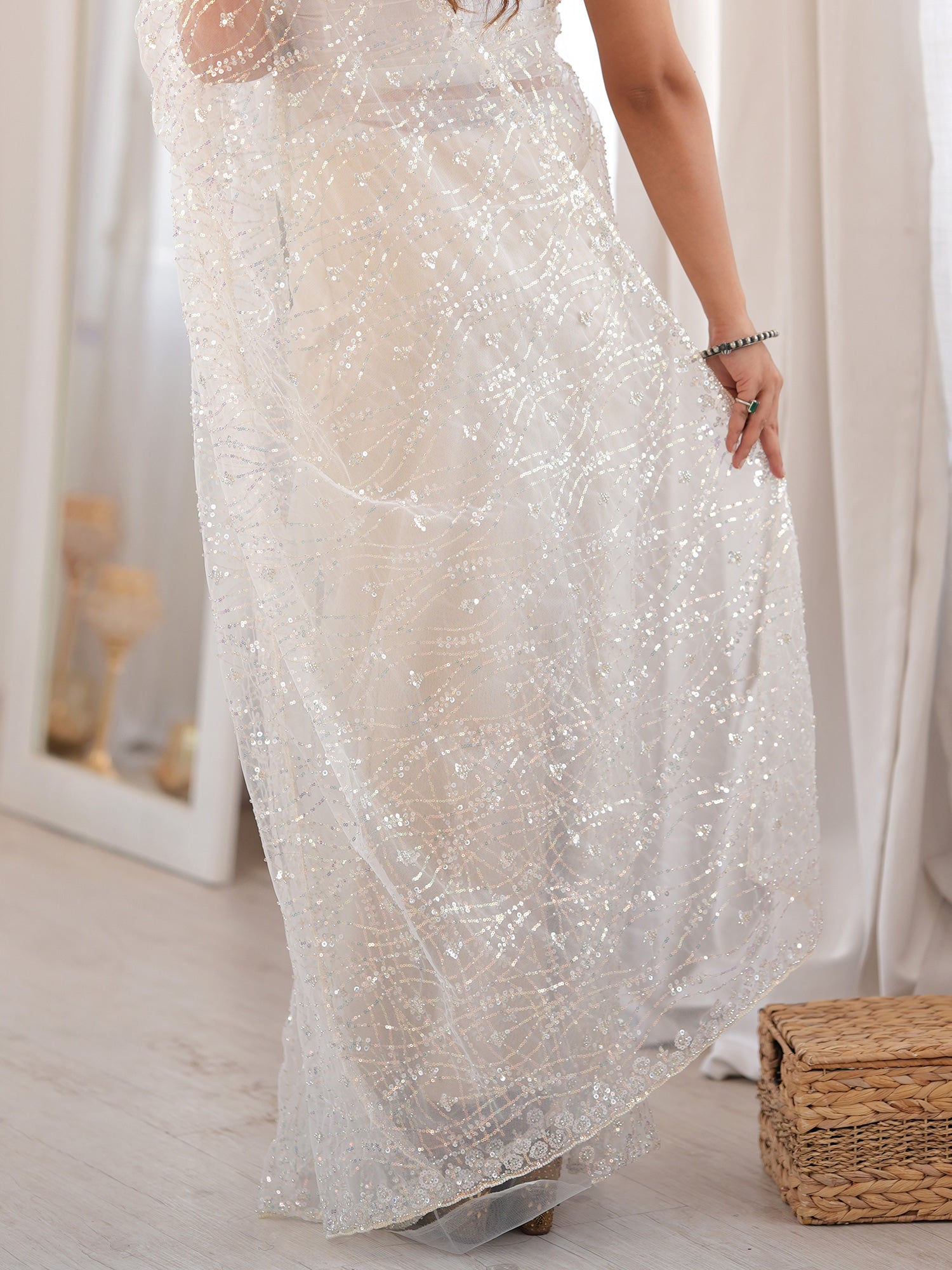 White Net saree – detail view 5
