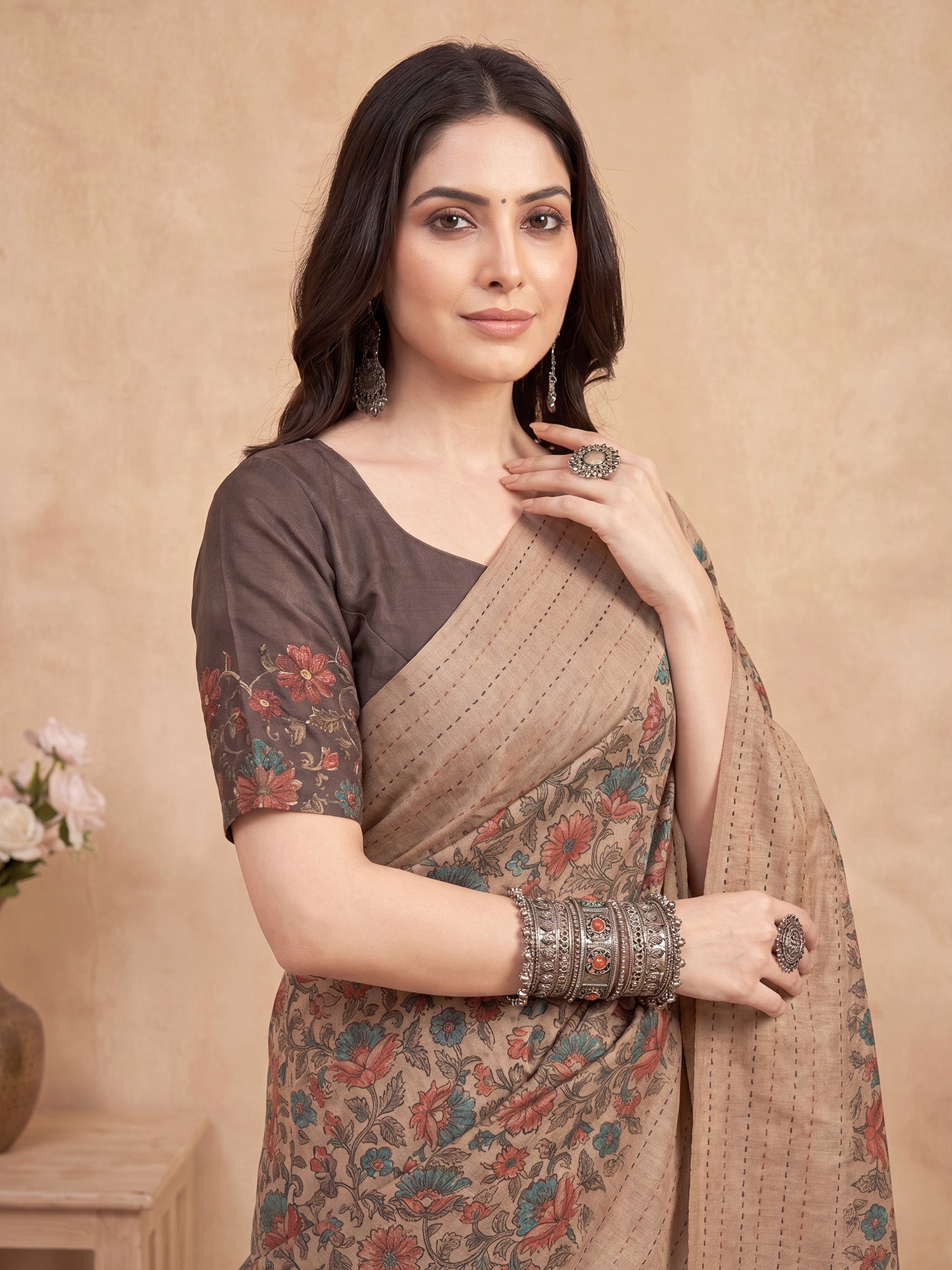 Beige Silk Blend saree – detail view 4