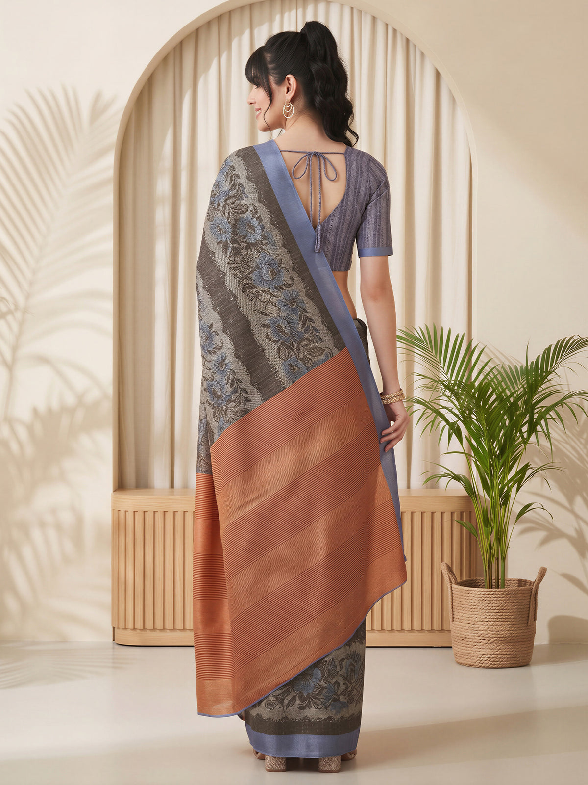 Grey Cotton Blend saree – detail view 1