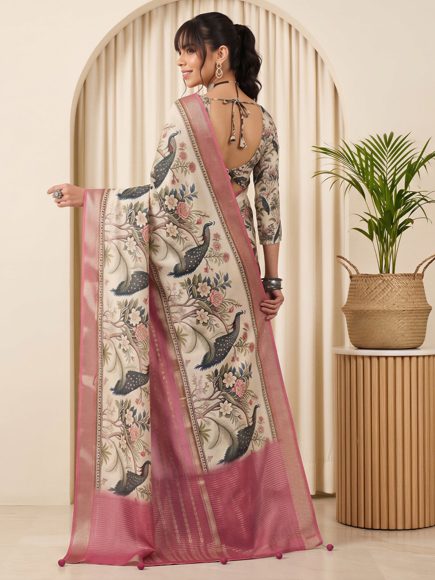 Pink Viscose Silk saree – detail view 1