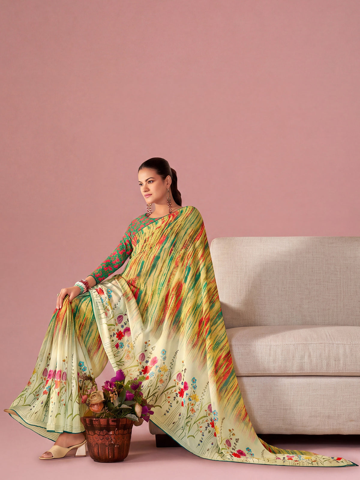 Beige Georgette saree – detail view 1