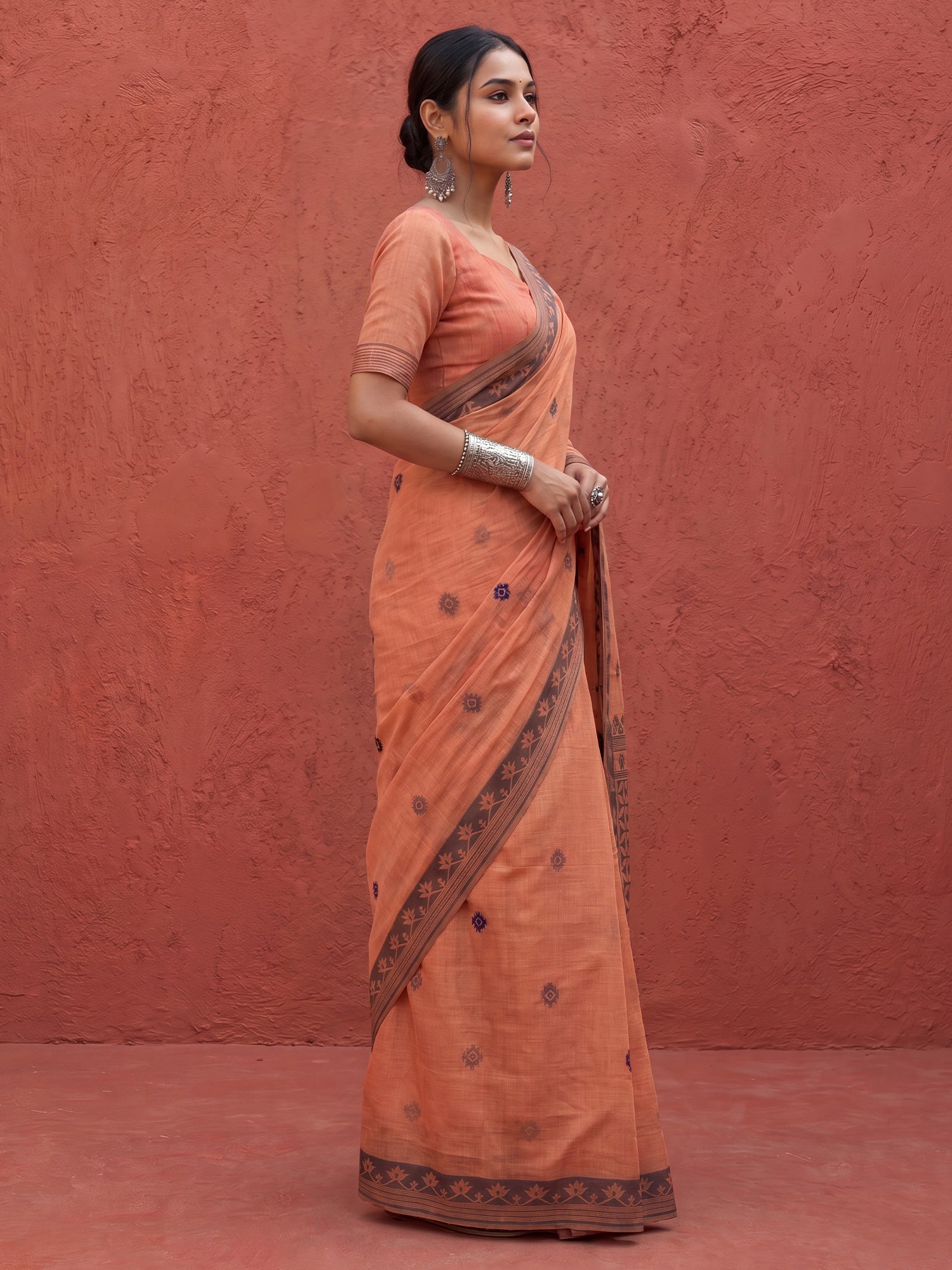Peach Linen saree – detail view 2