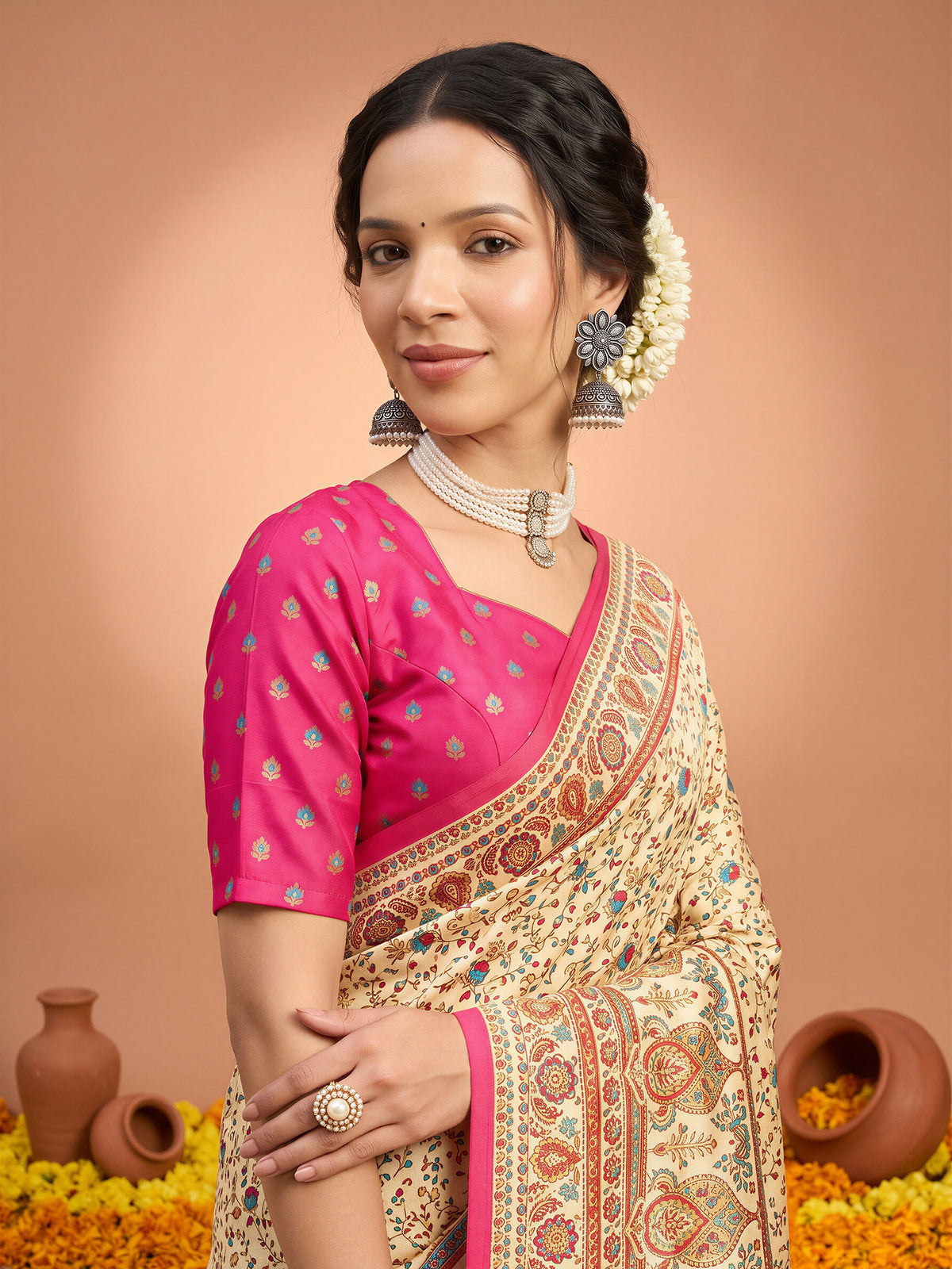 Cream Silk Blend saree – detail view 4
