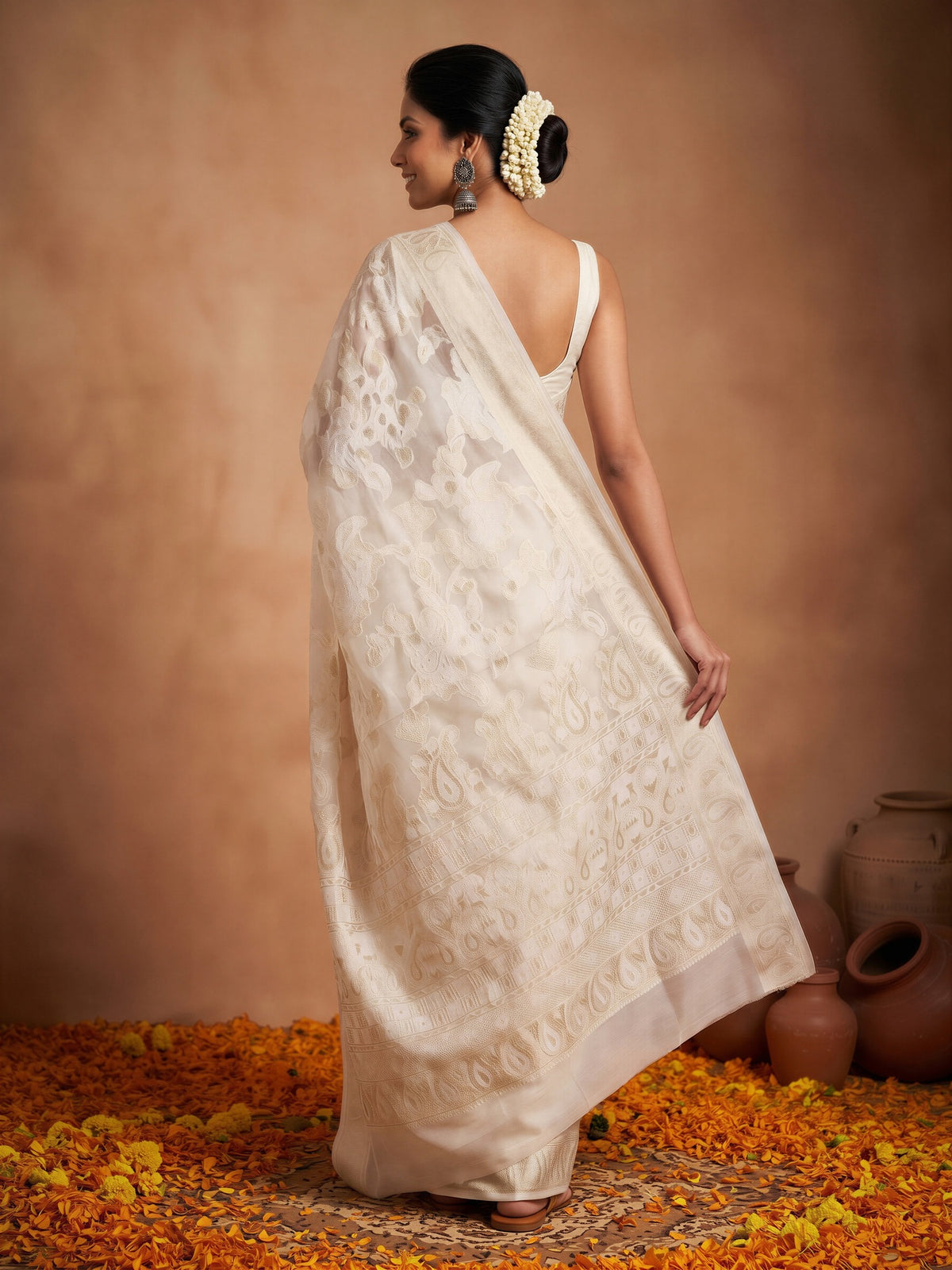 White Organza saree – detail view 1