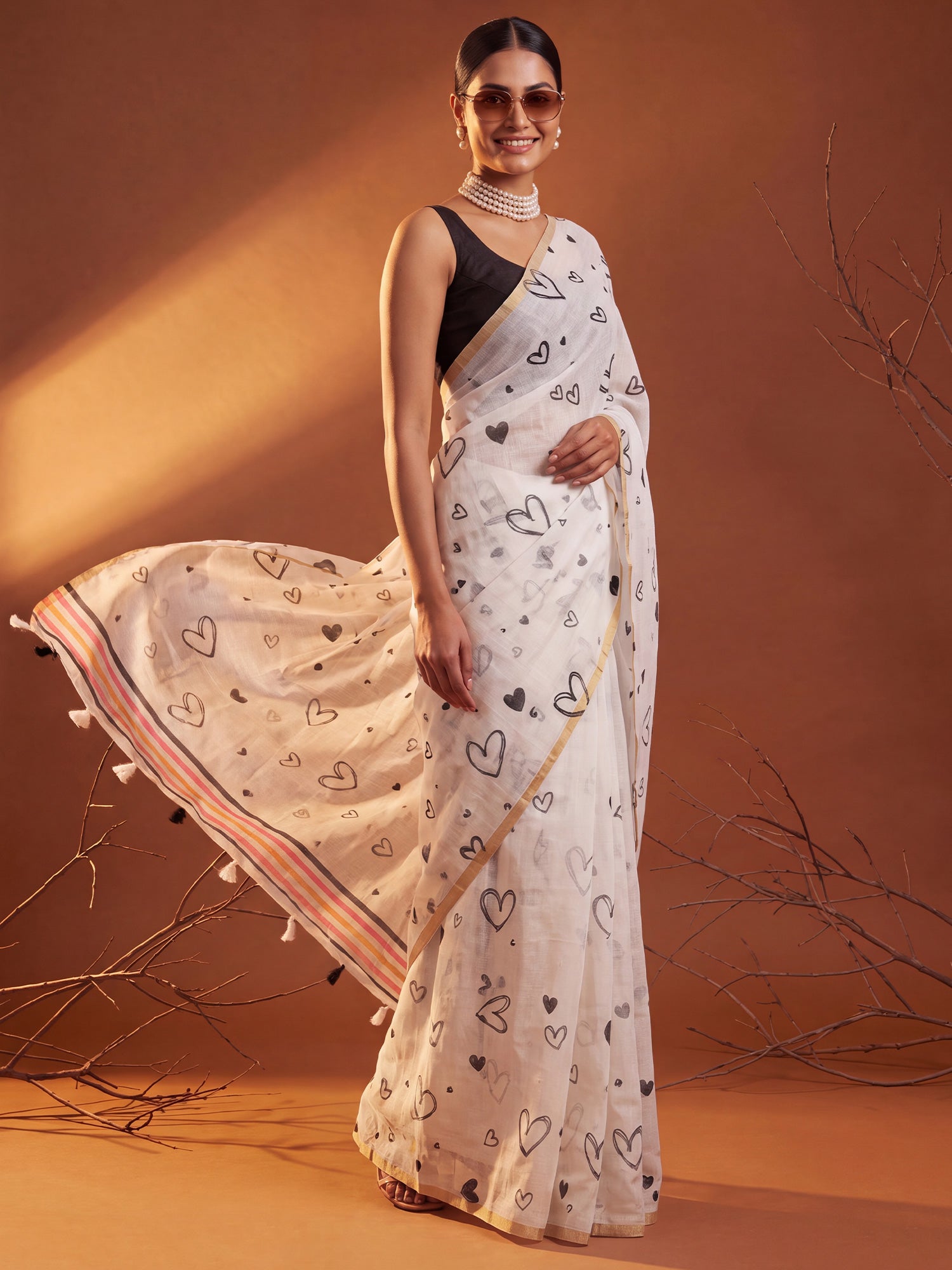 White Cotton Linen saree – detail view 3
