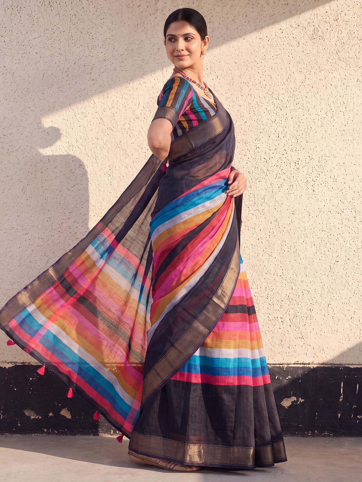Black Linen saree – detail view 2