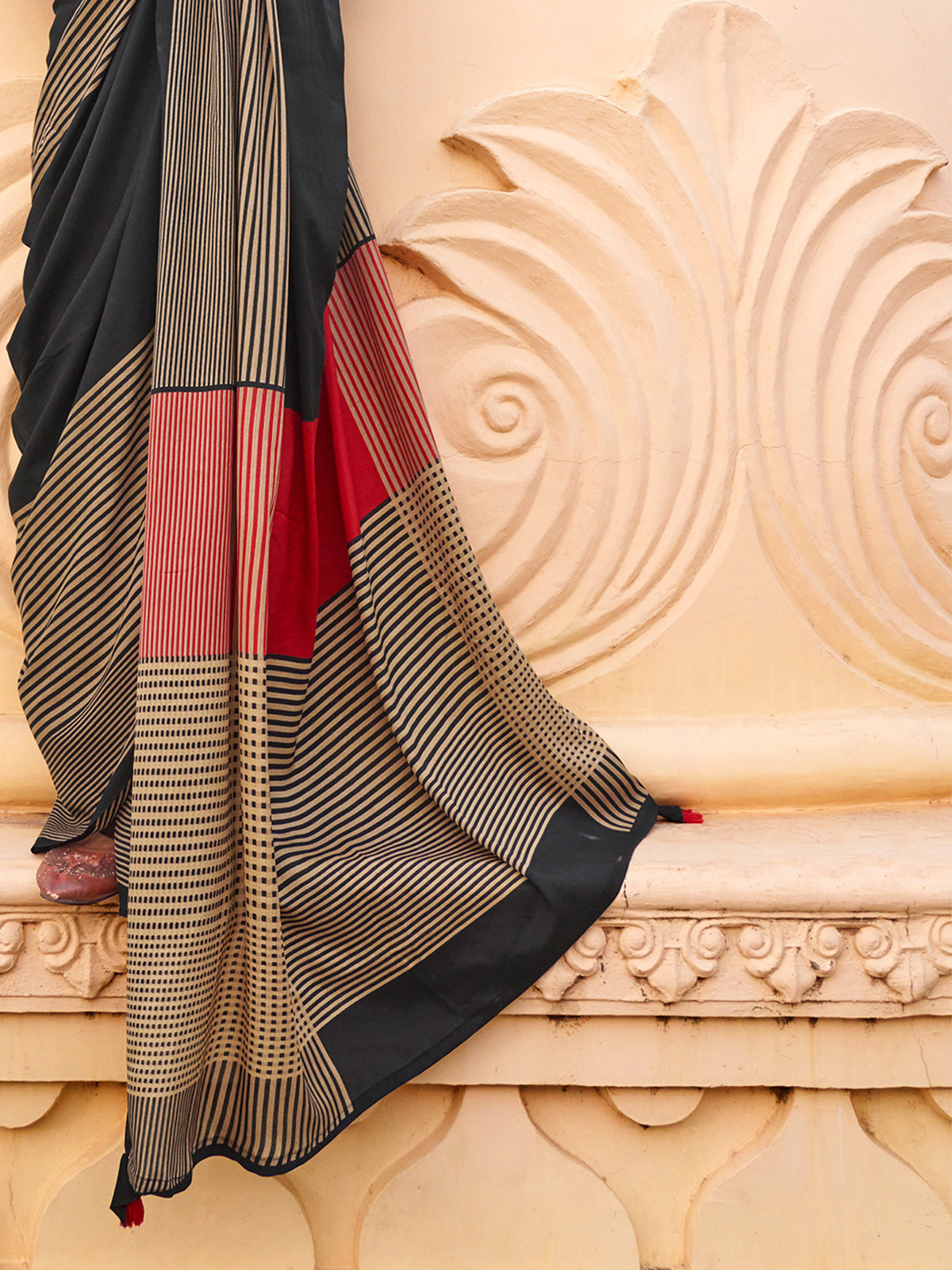 Black Silk Blend saree – detail view 4