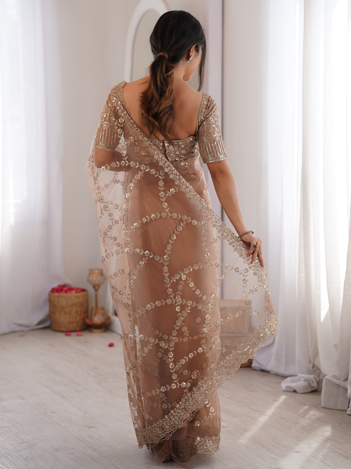 Beige Net saree – detail view 1