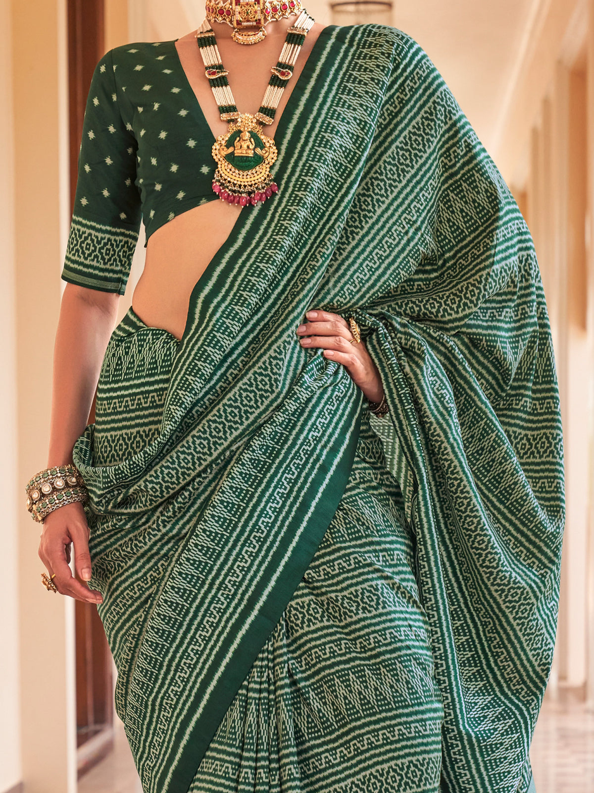 Green silk blend saree view 3