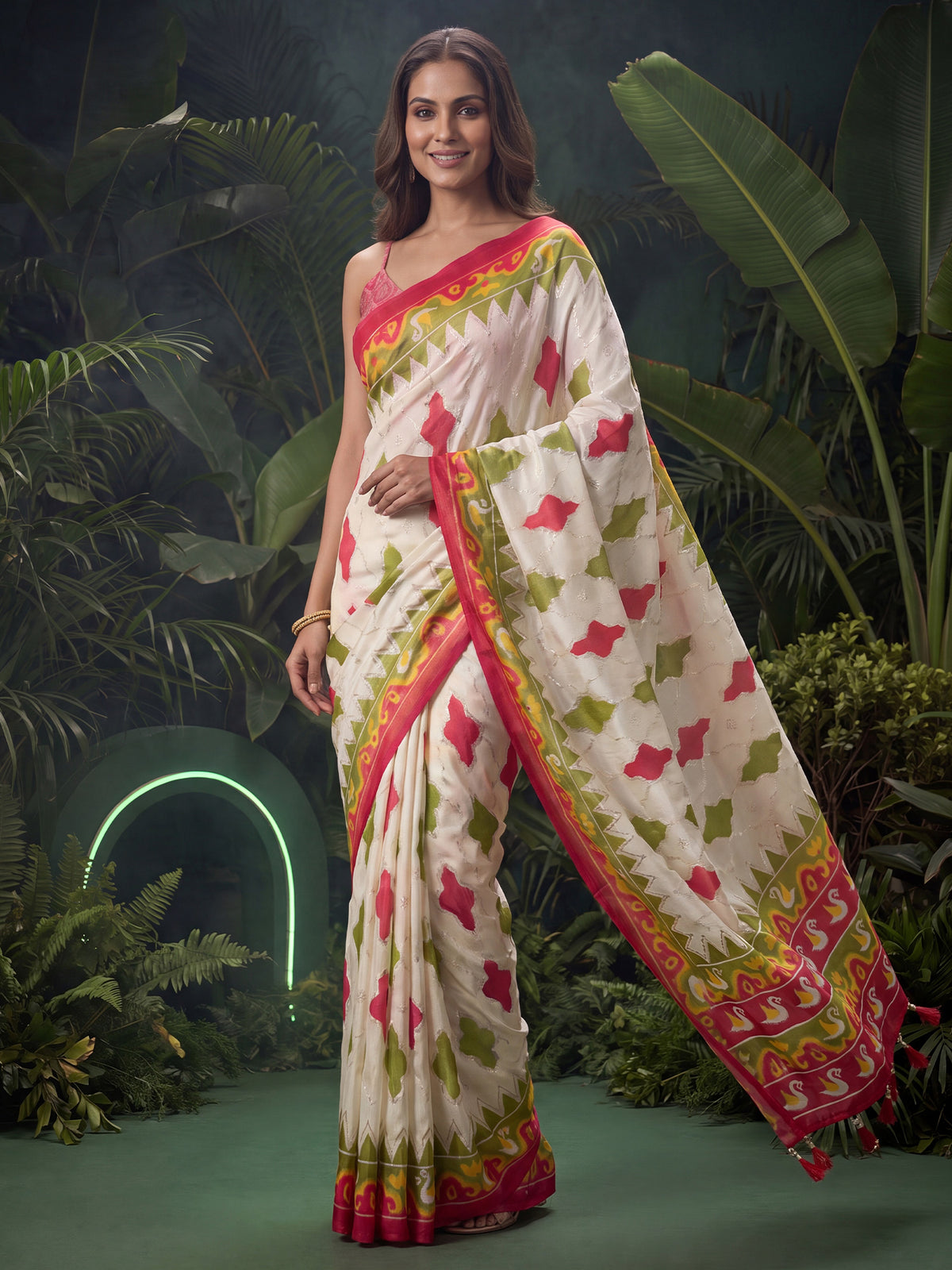 Off White Georgette saree – detail view 3
