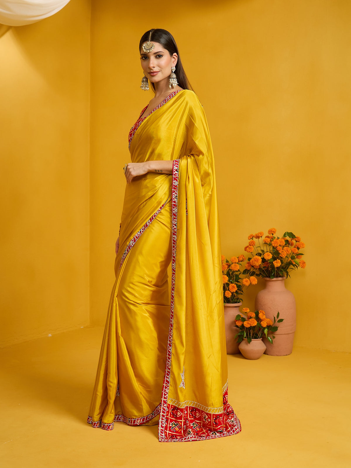 Yellow Silk Blend saree – detail view 1