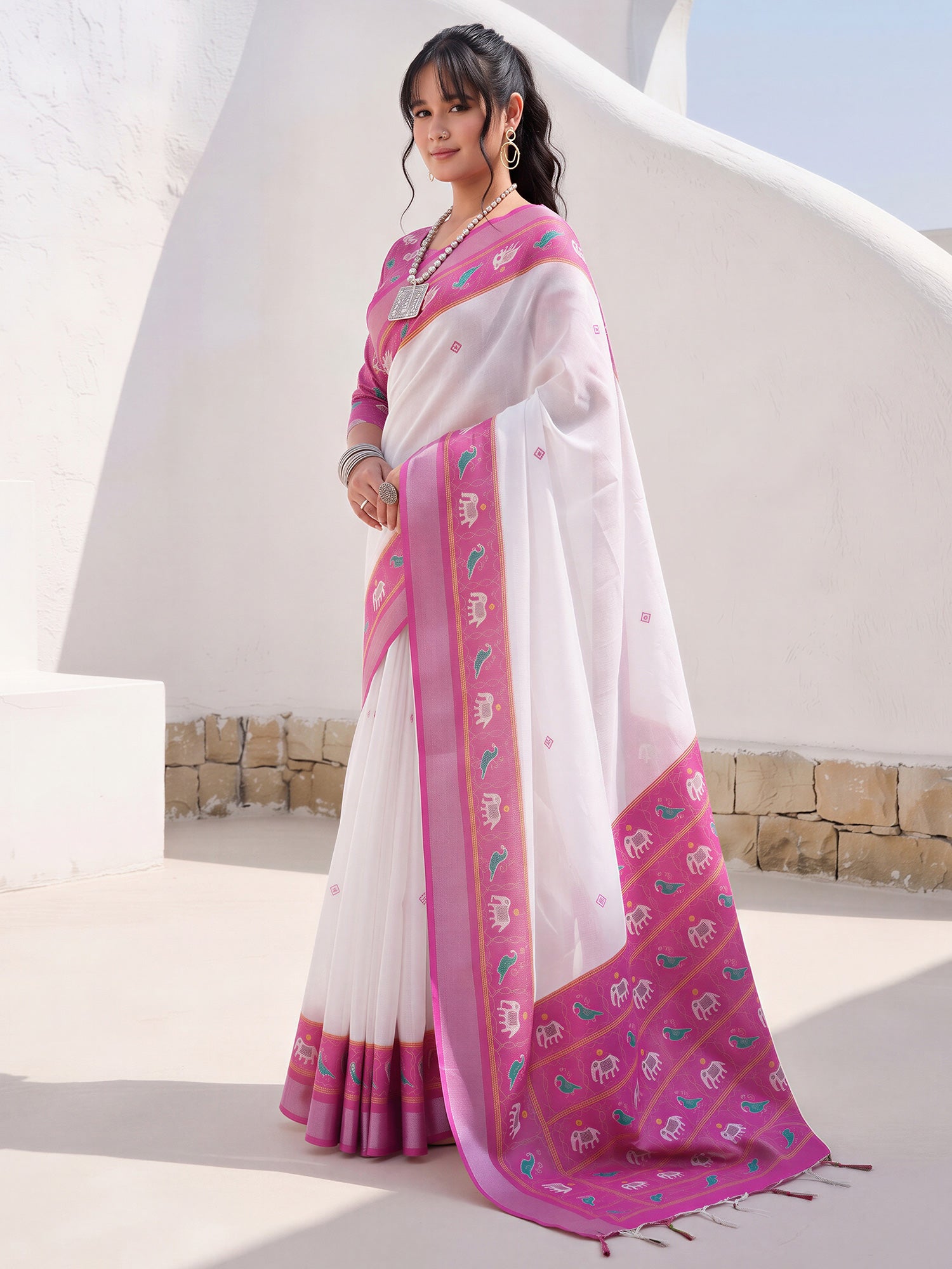 White Cotton Linen saree – detail view 2
