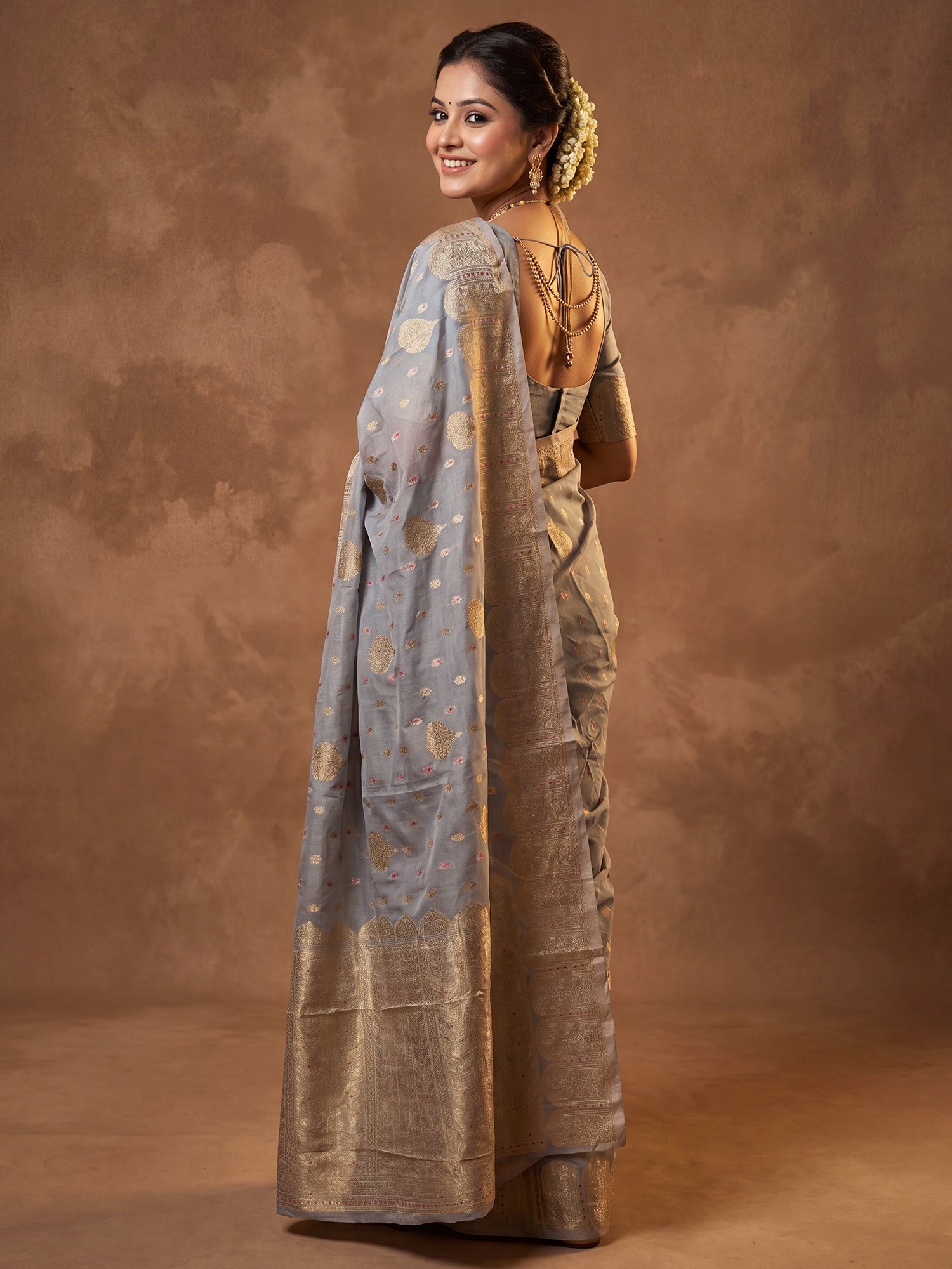 Grey Silk Blend saree – detail view 1