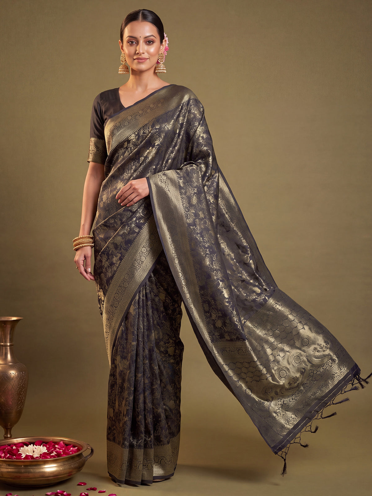 Black Kanjeevaram Silk saree – detail view 3
