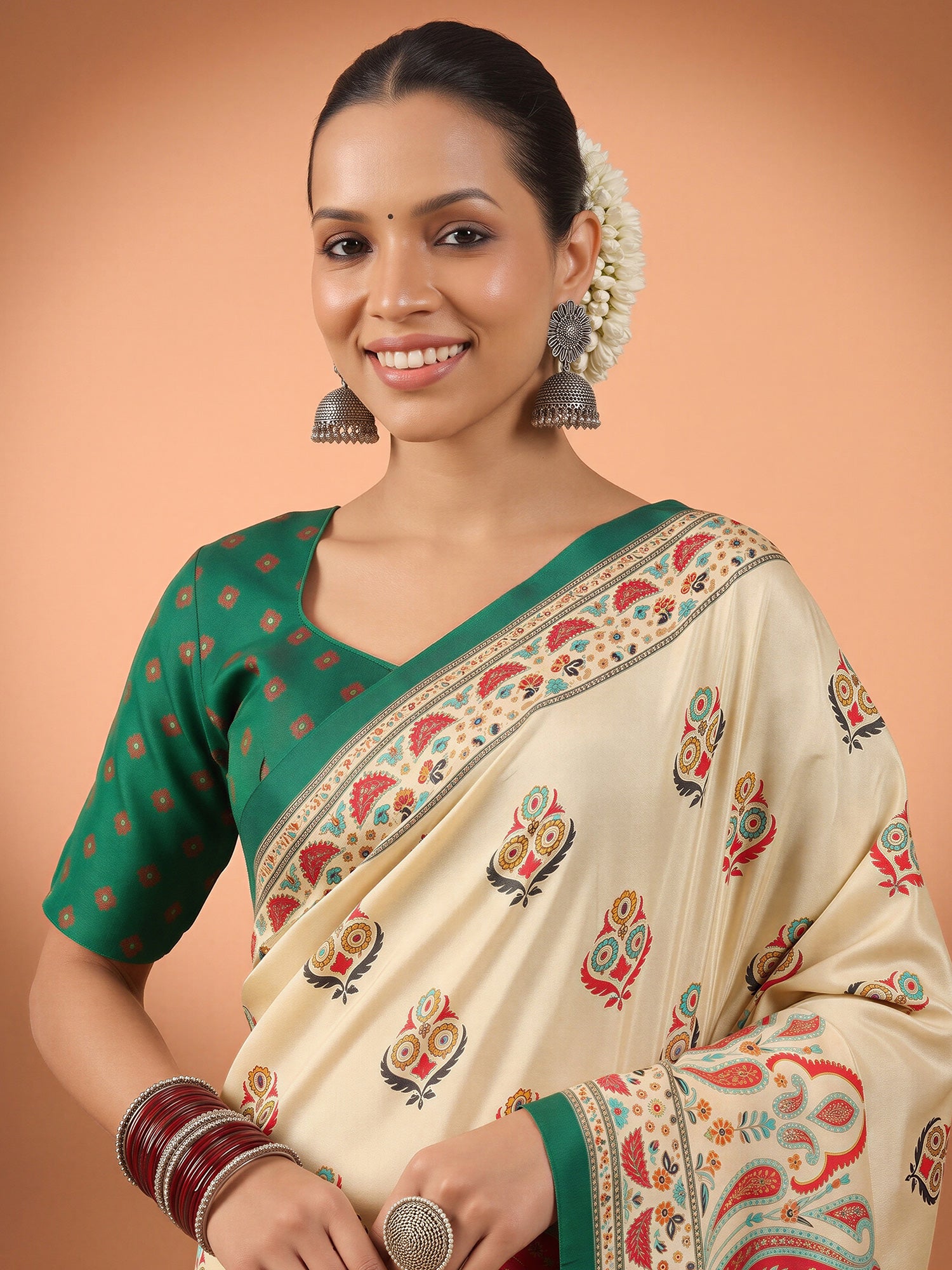 Off White Silk Blend saree – detail view 4