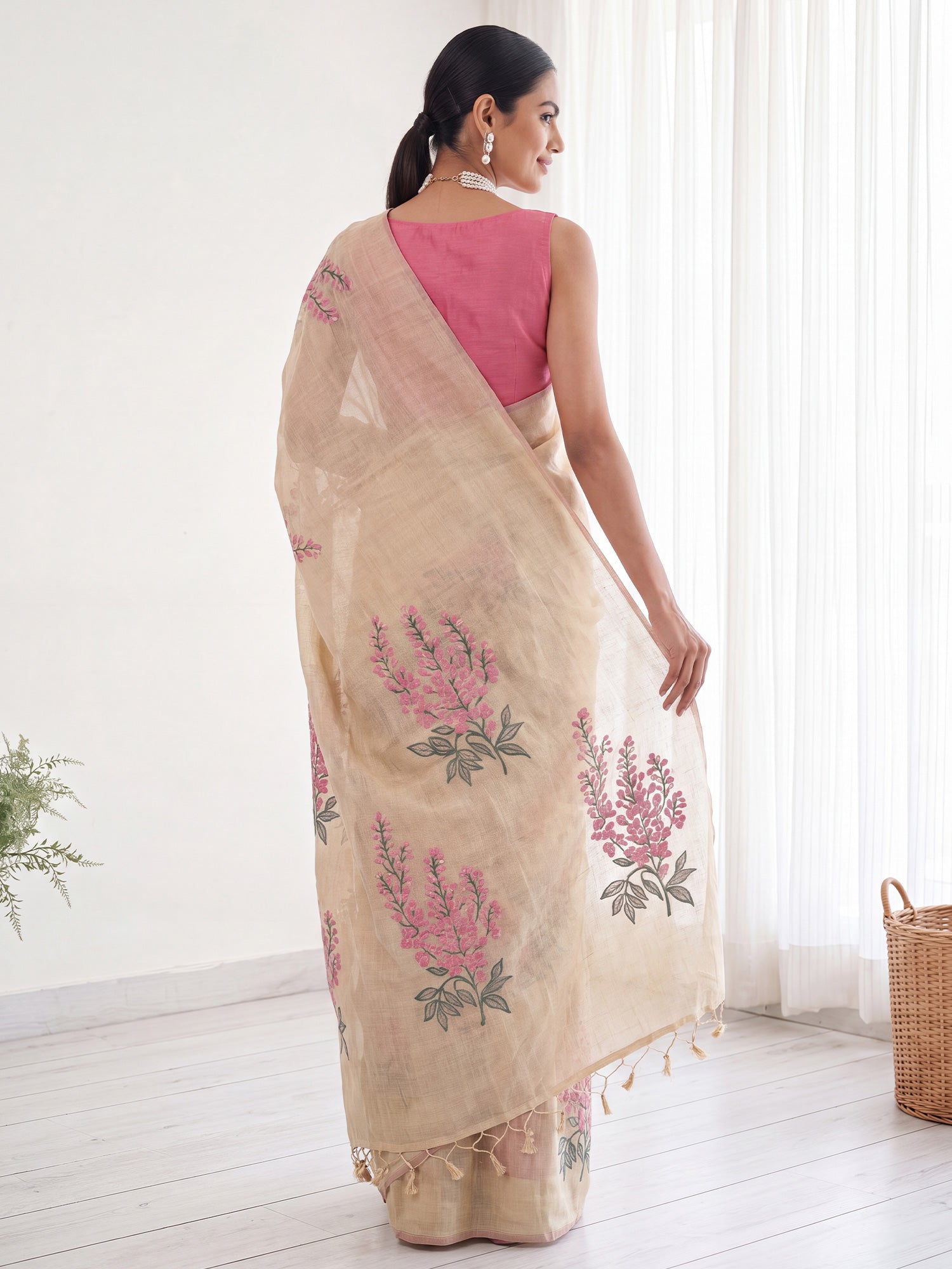 Cream Cotton Linen saree – detail view 1
