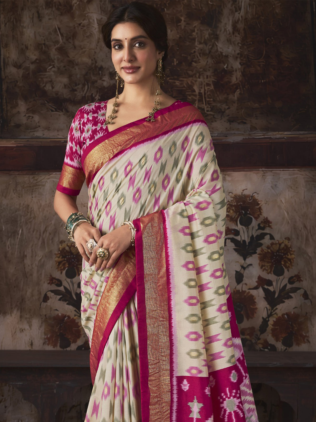 Off White silk blend saree view 4