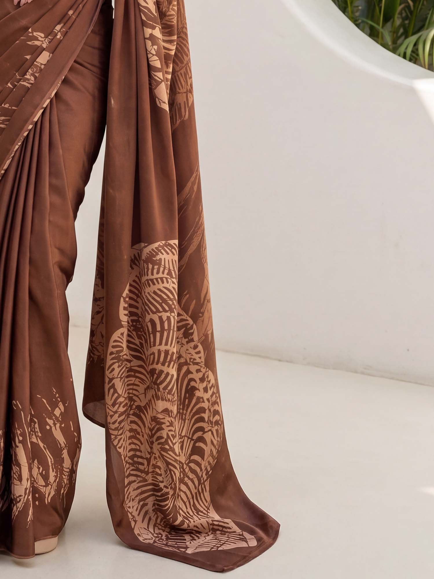 Brown Crepe saree – detail view 5