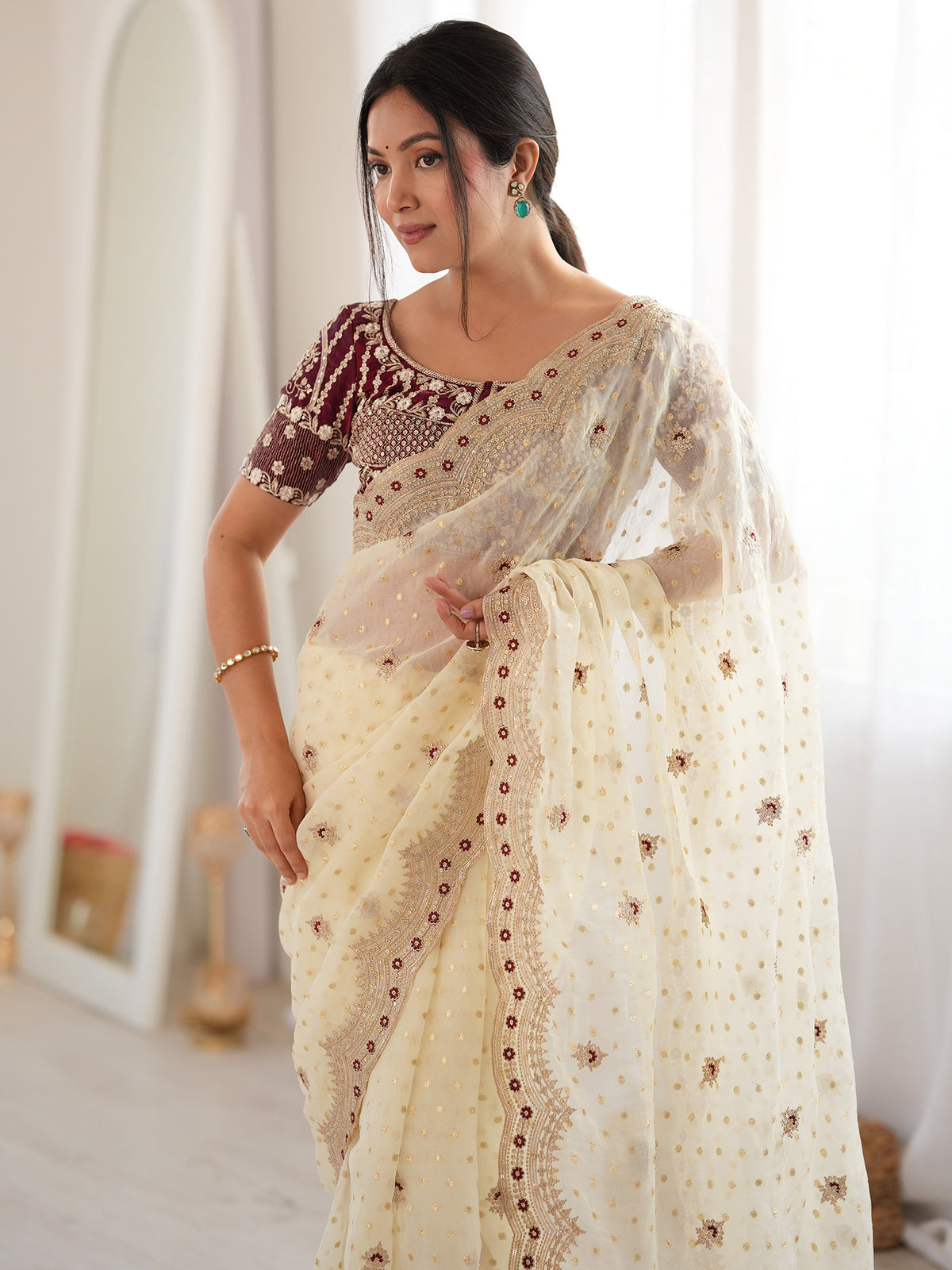 White Silk Blend saree – detail view 3