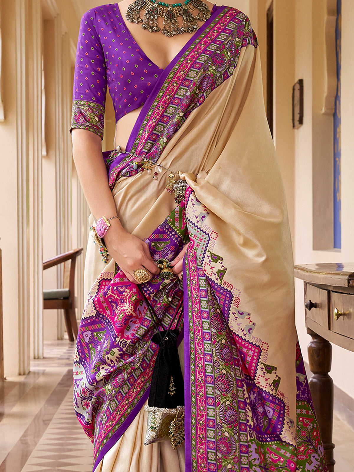 Beige Silk Blend saree – detail view 2