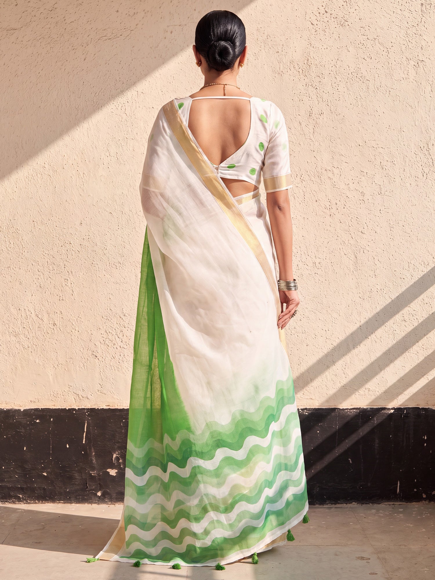 Light Green Linen saree – detail view 1
