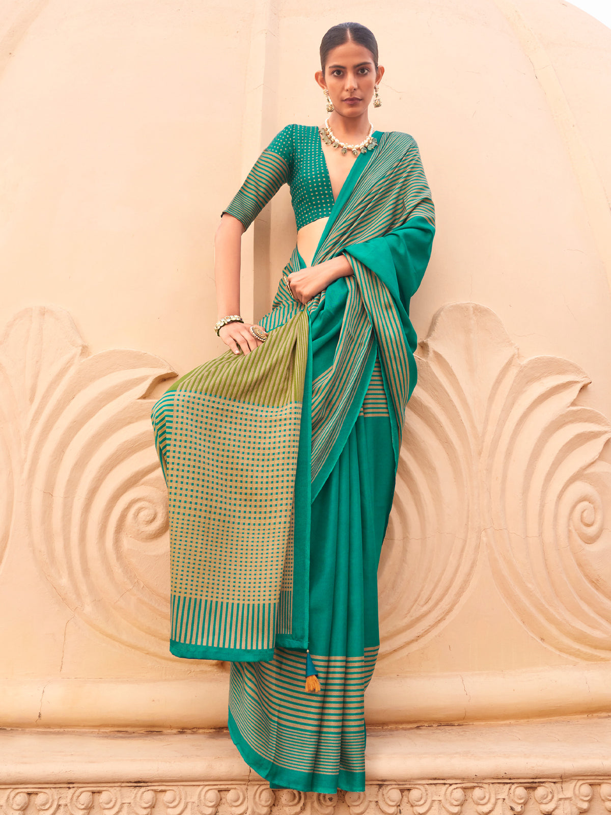 Teal Green Silk Blend saree – detail view 1