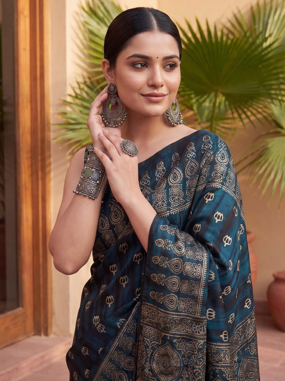 Teal Blue Pure Crepe saree – detail view 4