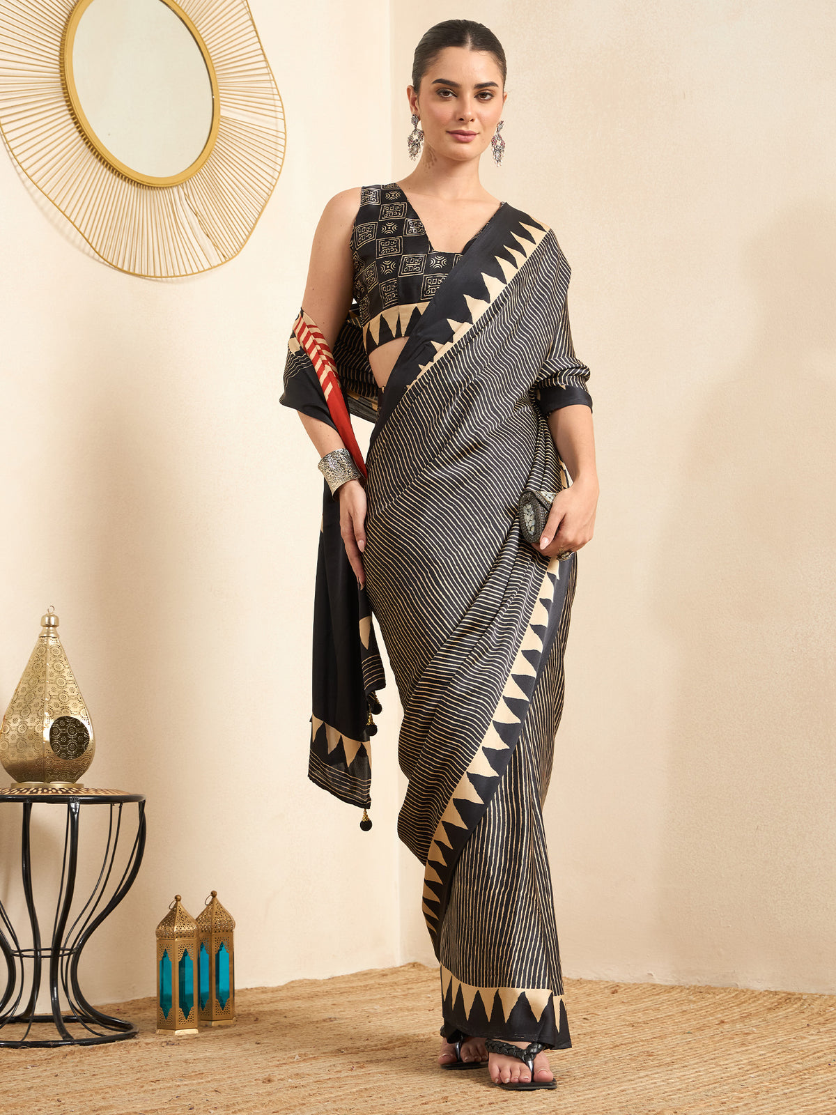 Black Pure Crepe saree – detail view 2