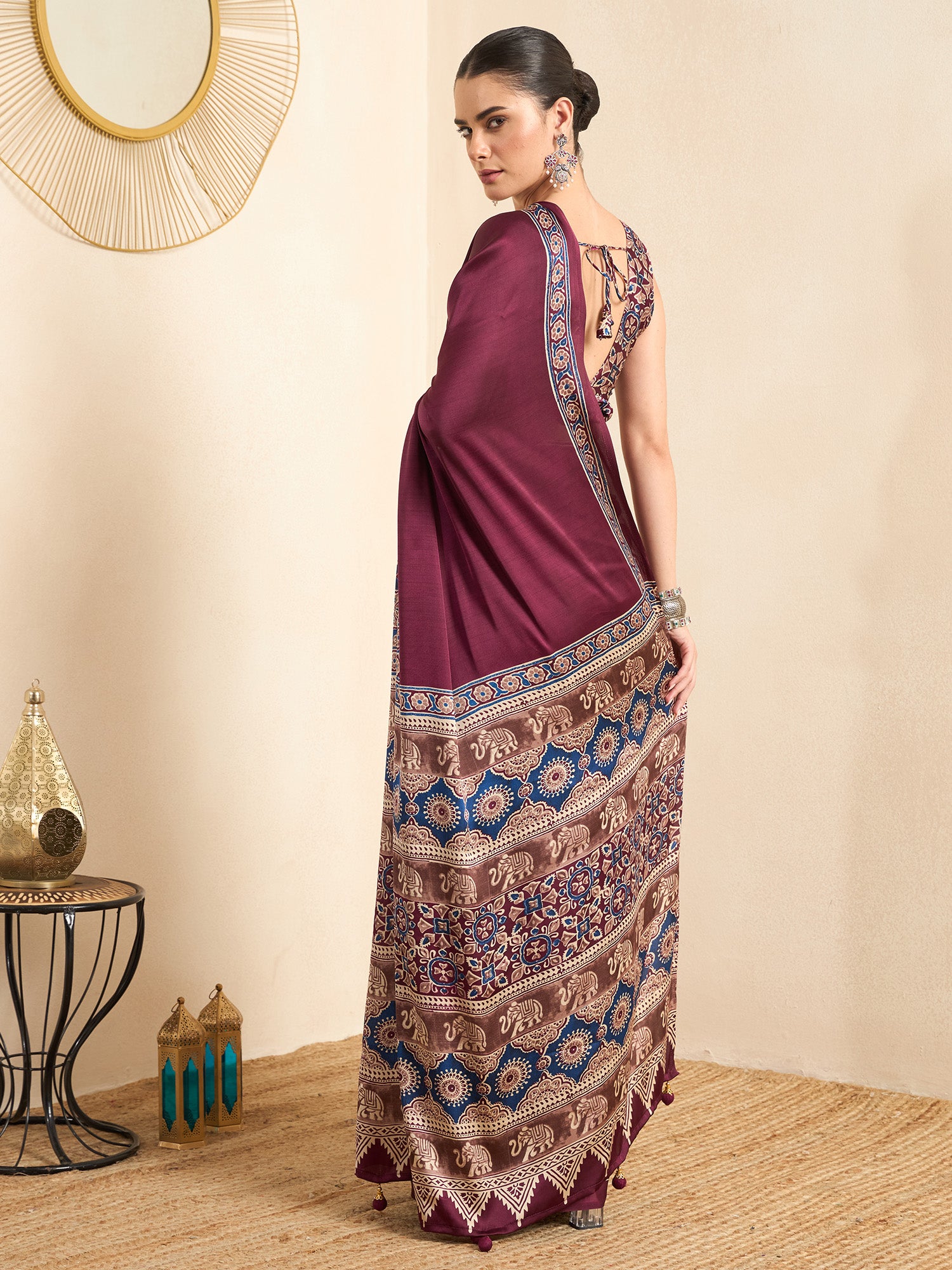 Wine Crepe saree – detail view 1