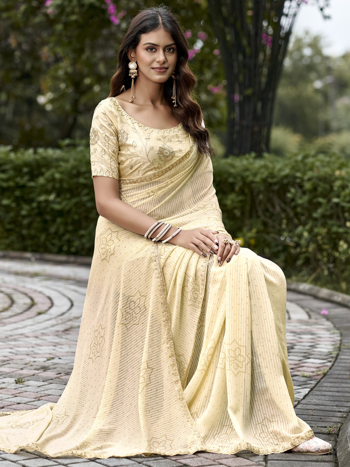 Cream georgette saree view 4