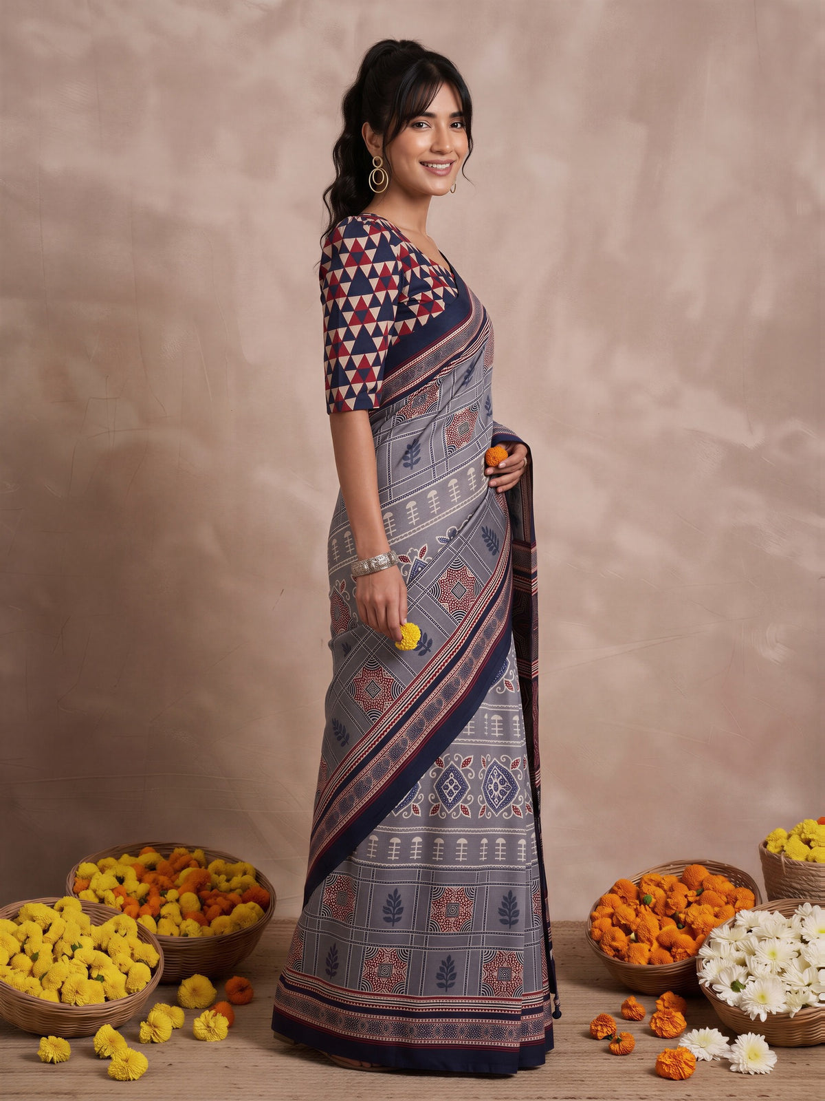 Grey Viscose Silk saree – detail view 2