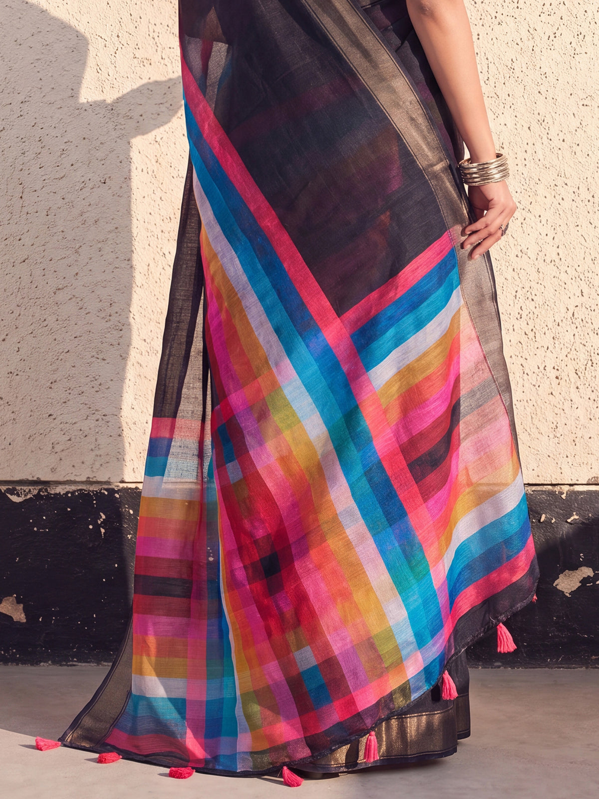 Black Linen saree – detail view 5