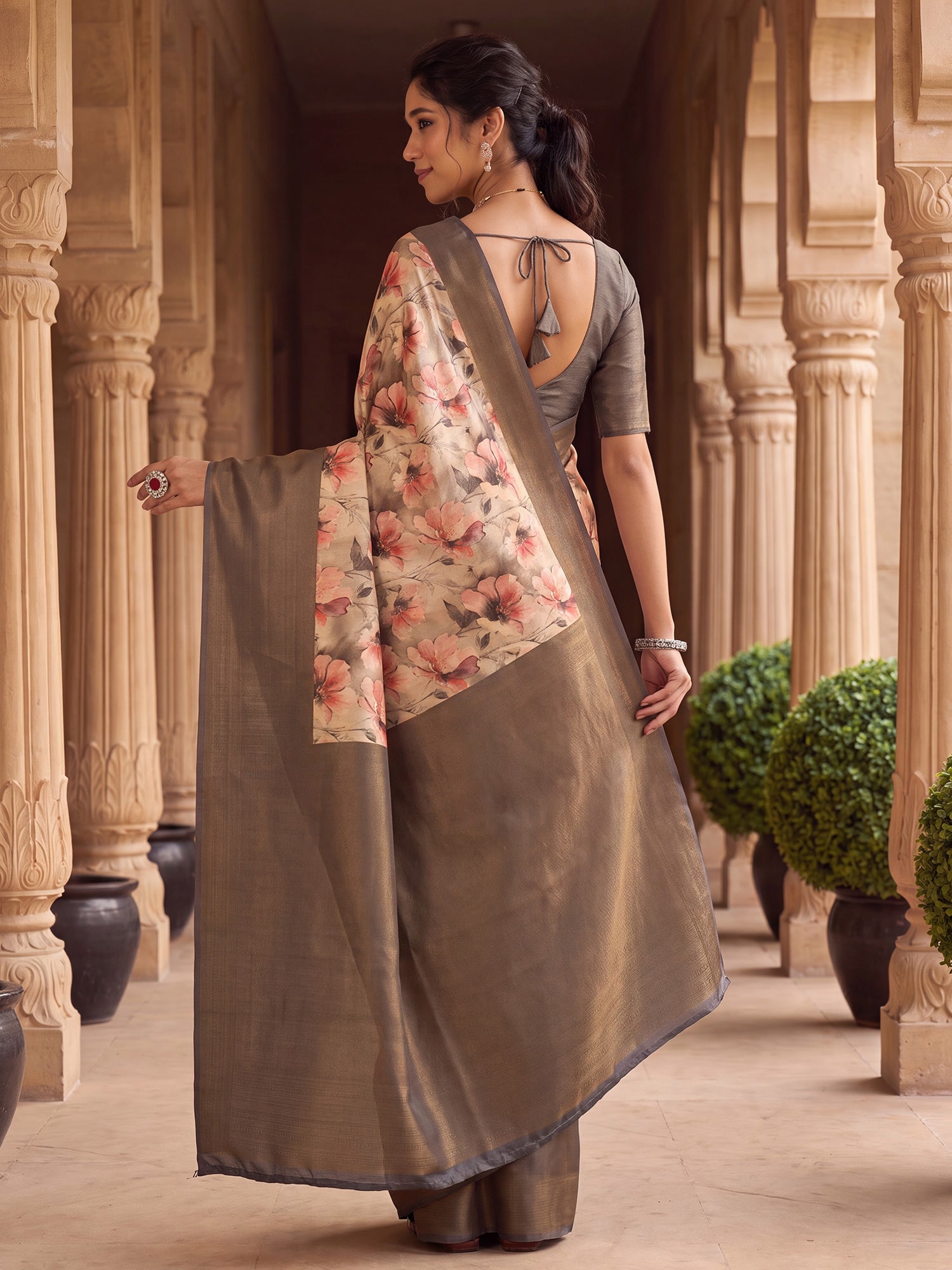 Beige Silk Blend saree – detail view 1