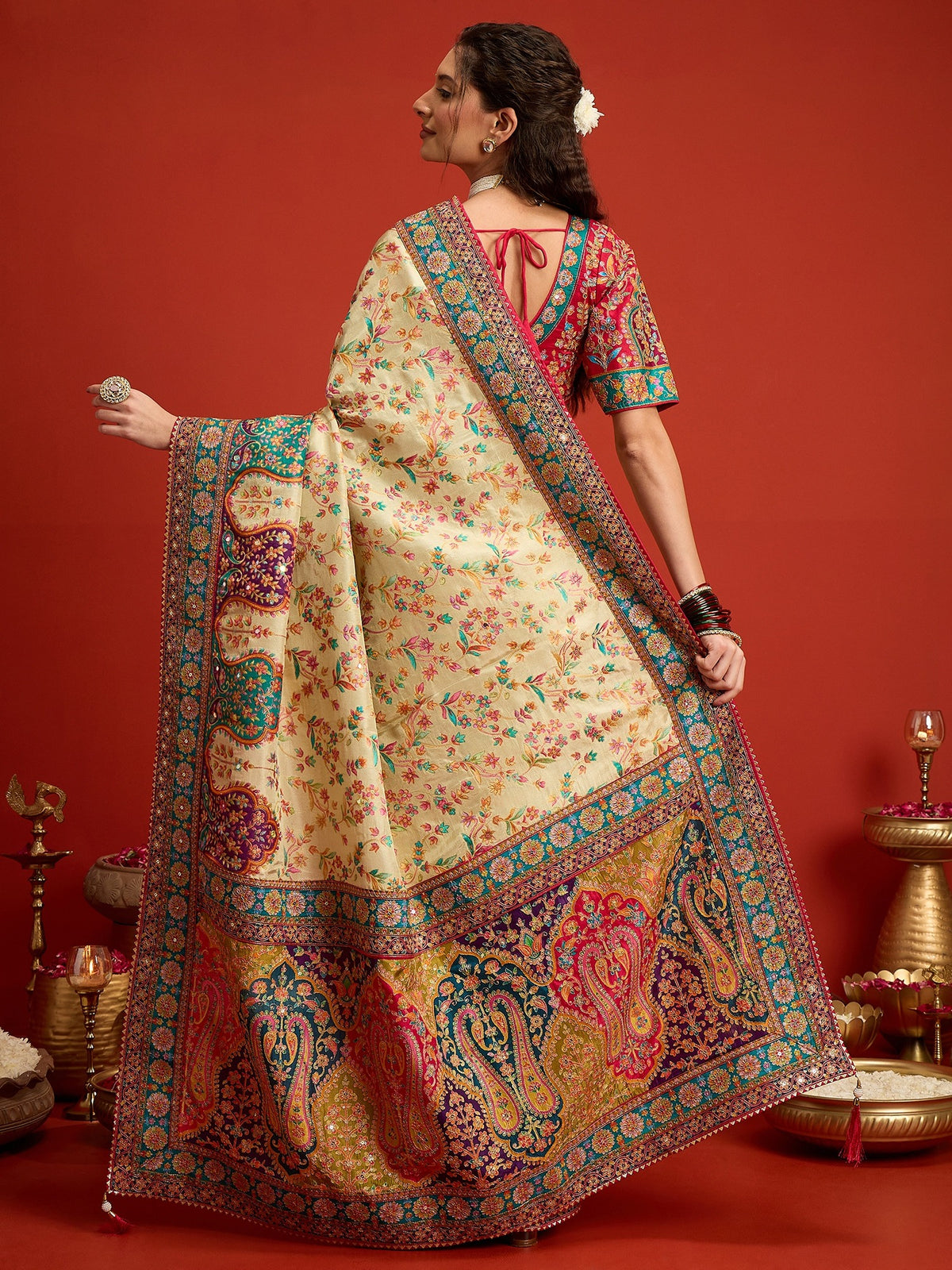 Cream Silk Blend saree – detail view 2