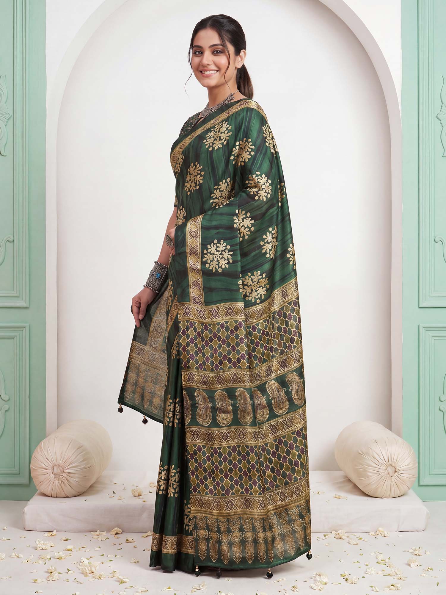Green Pure Crepe saree – detail view 2