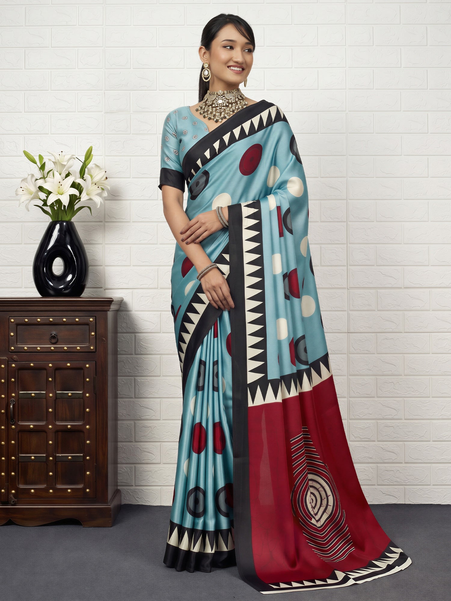 Turquoise Blue Satin saree – detail view 3