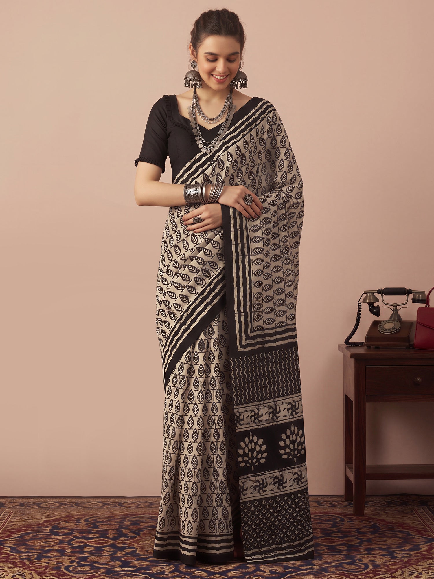 Beige Bhagalpuri Silk saree – detail view 3