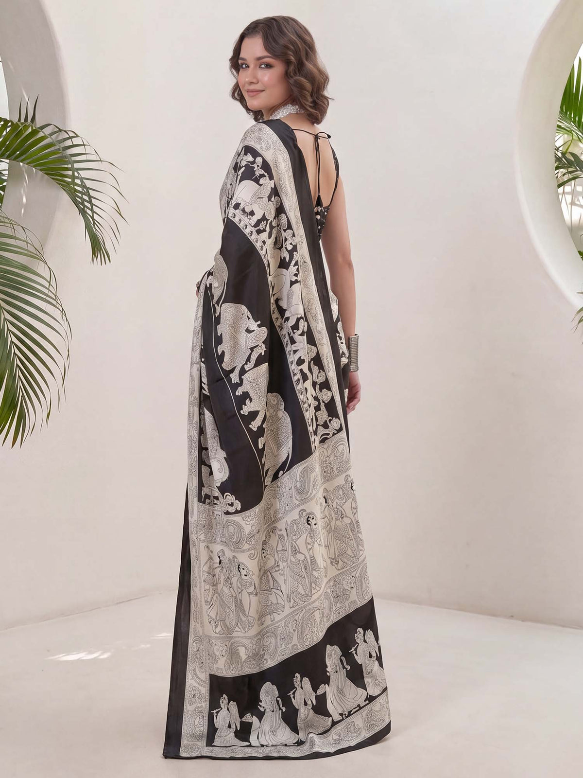 Black Crepe saree – detail view 1