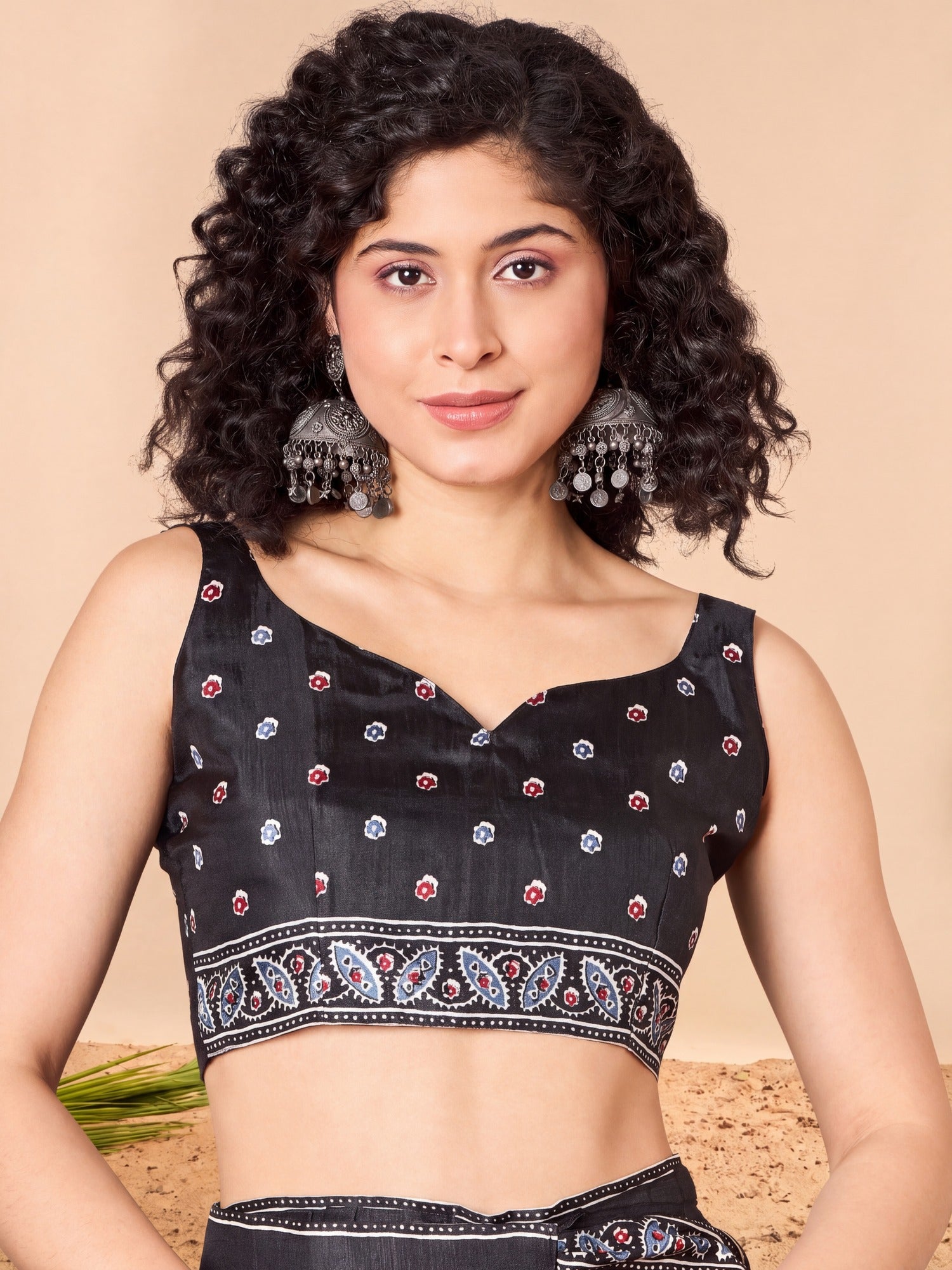 Black Dola Silk saree – detail view 2
