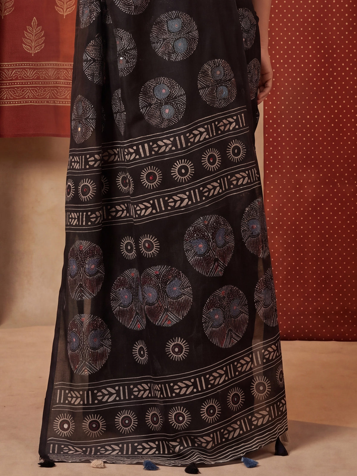 Black Linen saree – detail view 5