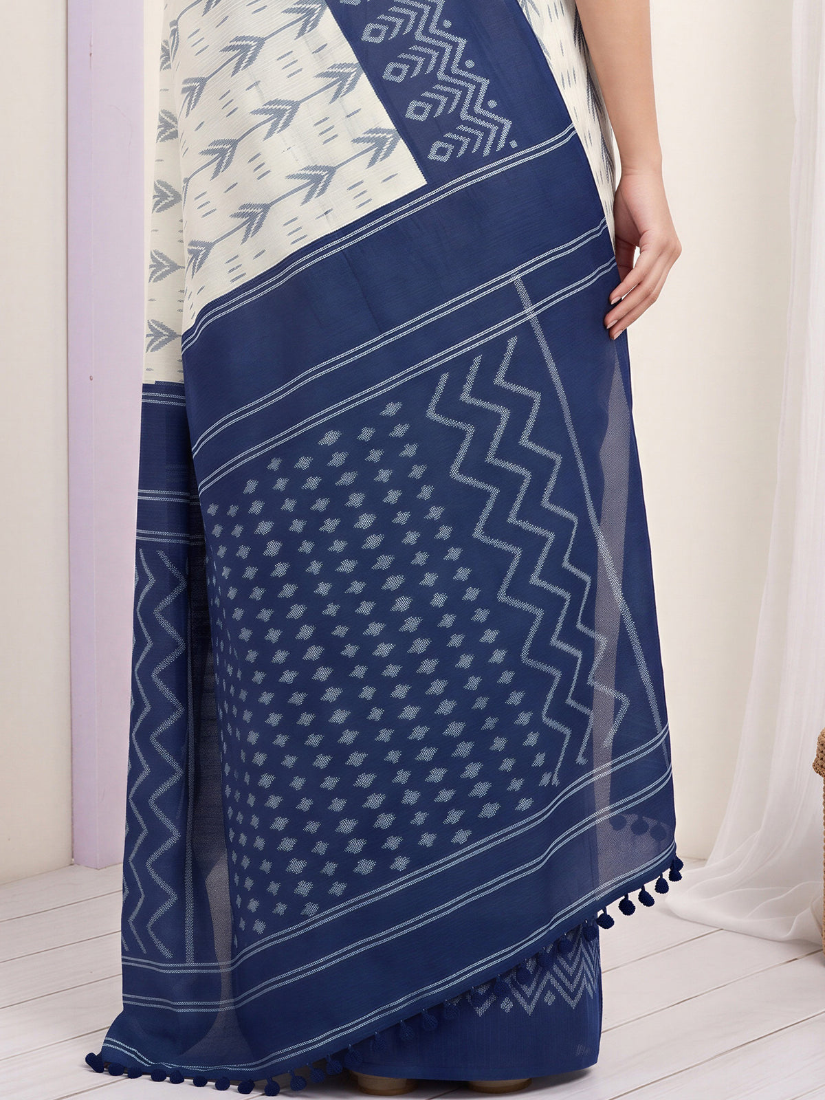 Off White Cotton Blend saree – detail view 5