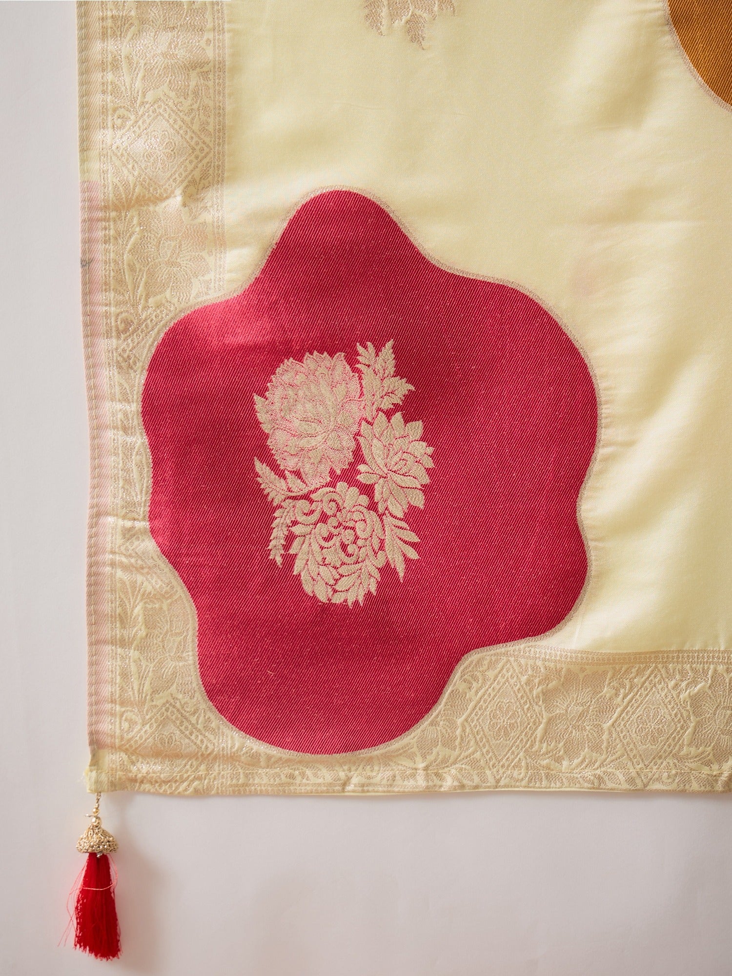 Cream Dola Silk saree – detail view 6