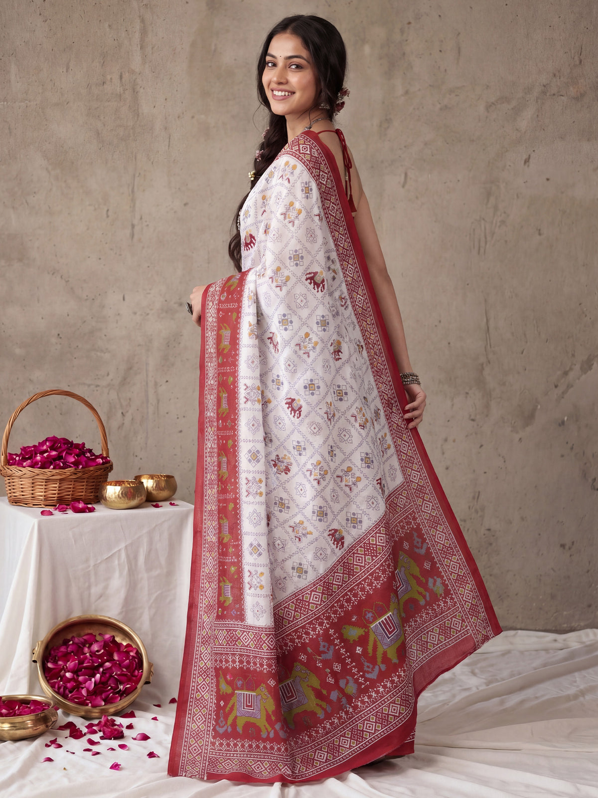 White Cotton saree – detail view 1