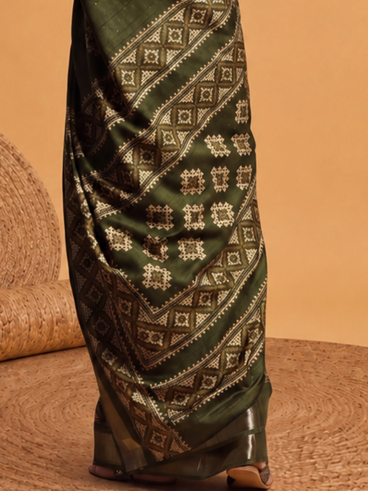 Olive Silk Blend saree – detail view 5