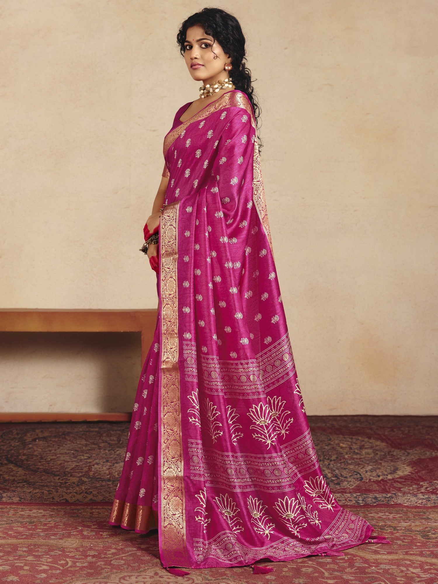 Magenta Tussar Silk saree – detail view 2