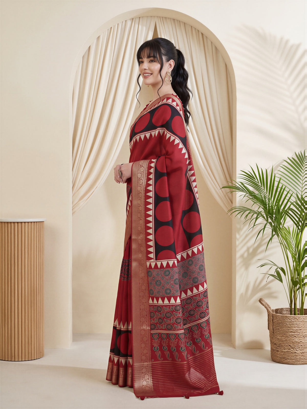 Red Viscose Silk saree – detail view 2